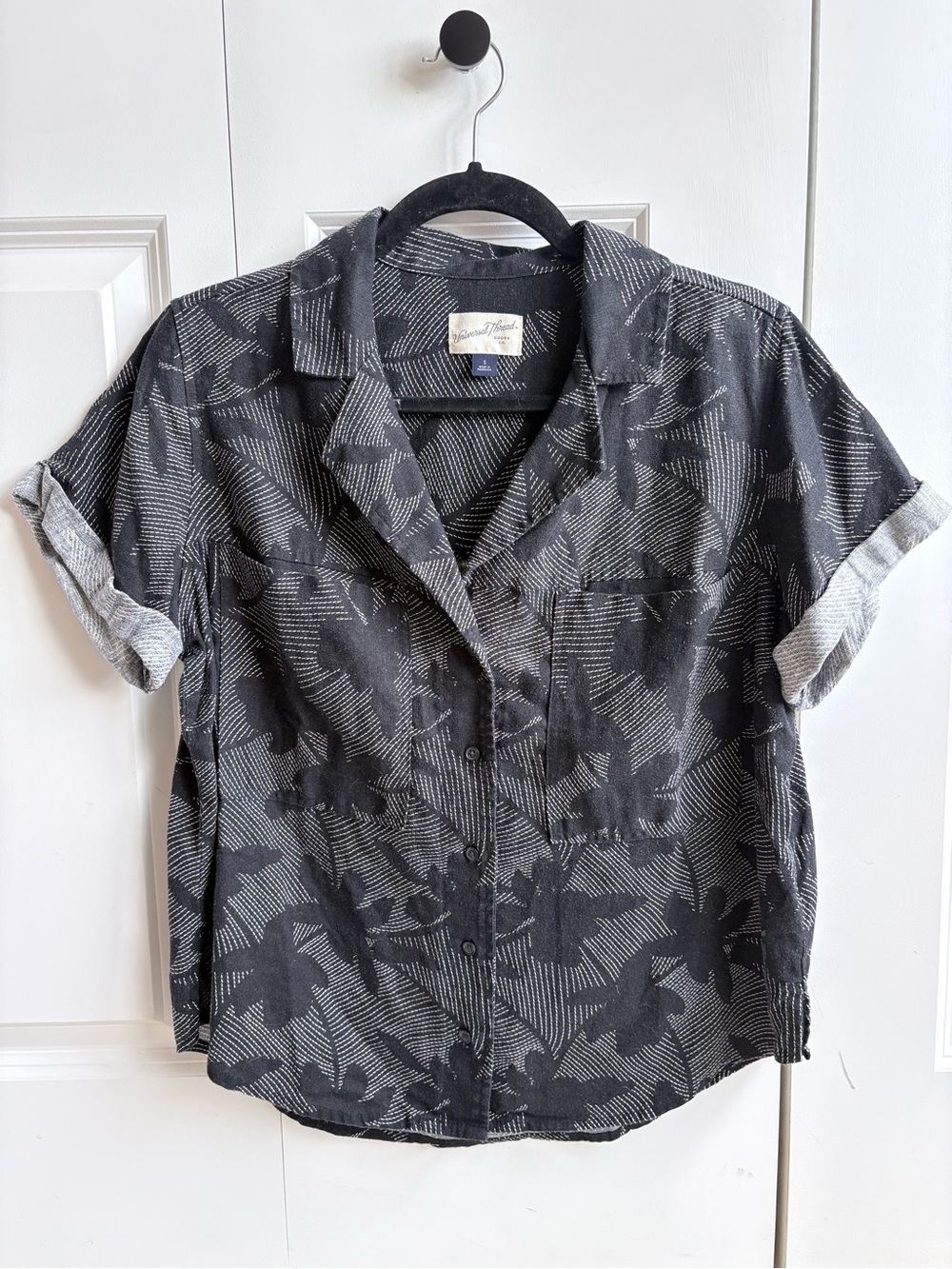 Universal Thread Black Floral Button Down Camp Shirt Size S